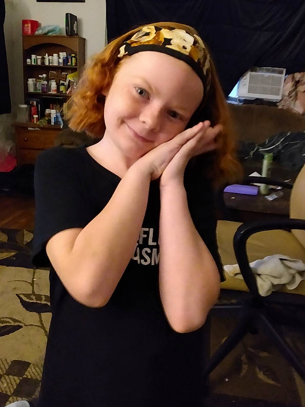 Kaysie is registered to the contest to win money with this photo: audio_equipment, blond, chair, elbow, event, eyebrow, eyewear, fashion_accessory, flash_photography, fun, gesture, hairstyle, happy, headpiece, headwear, jewellery, joy, long_hair, person, personal_protective_equipment