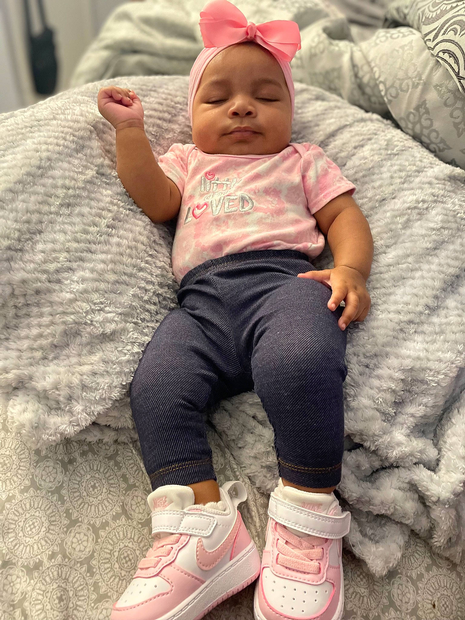 Amoura Russell is registered to the contest to win money with this photo: baby, baby_toddler_clothing, beauty, comfort, cool, eye, face, footwear, happy, human_body, knee, leg, person, pink, skin, sleeve, smile, sock, thigh, toddler