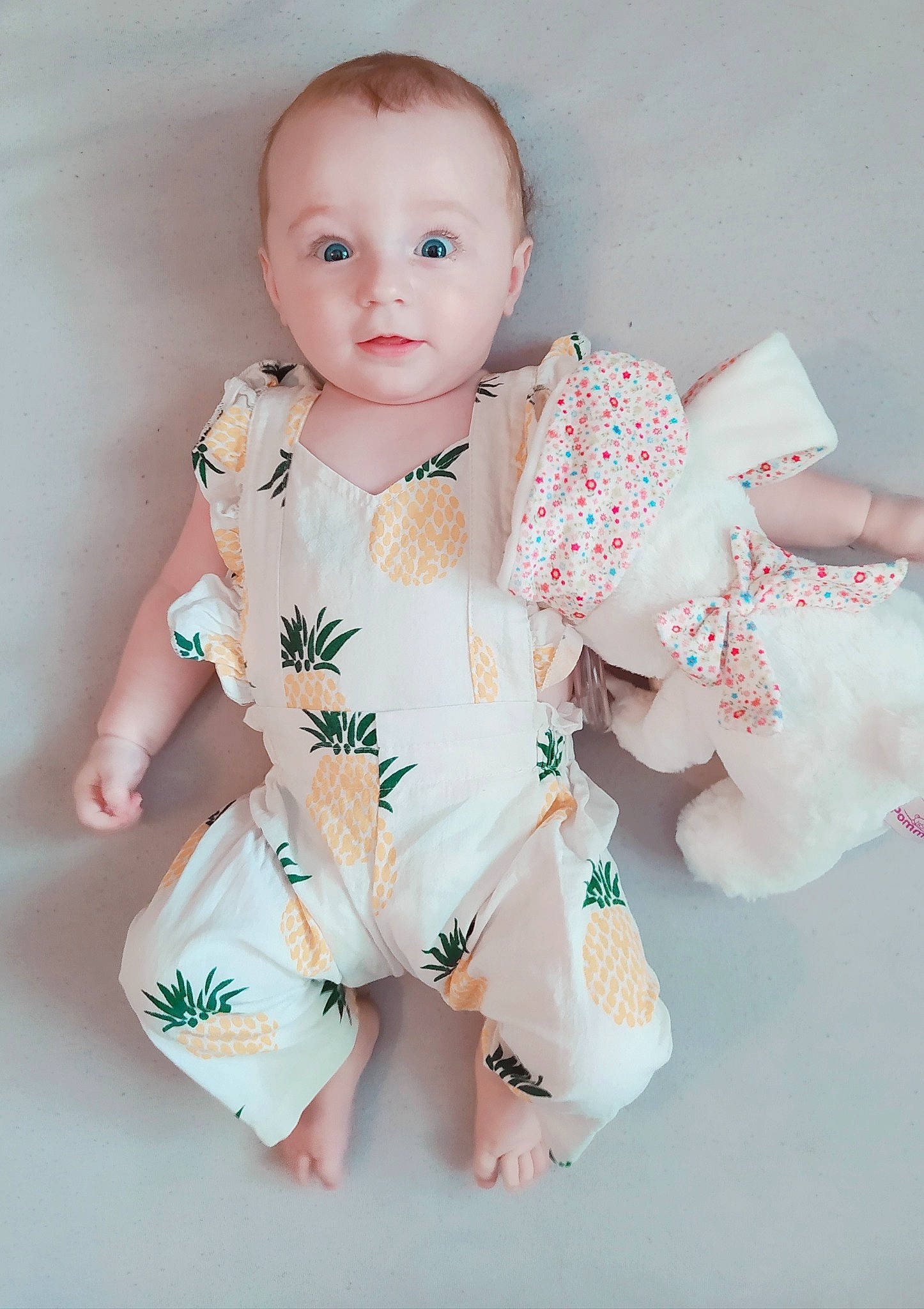 Jodie participe au concours pour gagner de l'argent avec cette photo : baby, baby_toddler_clothing, child, design, infant_bodysuit, outerwear, pattern, person, pink, product, skin, sleeve, textile, toddler, white