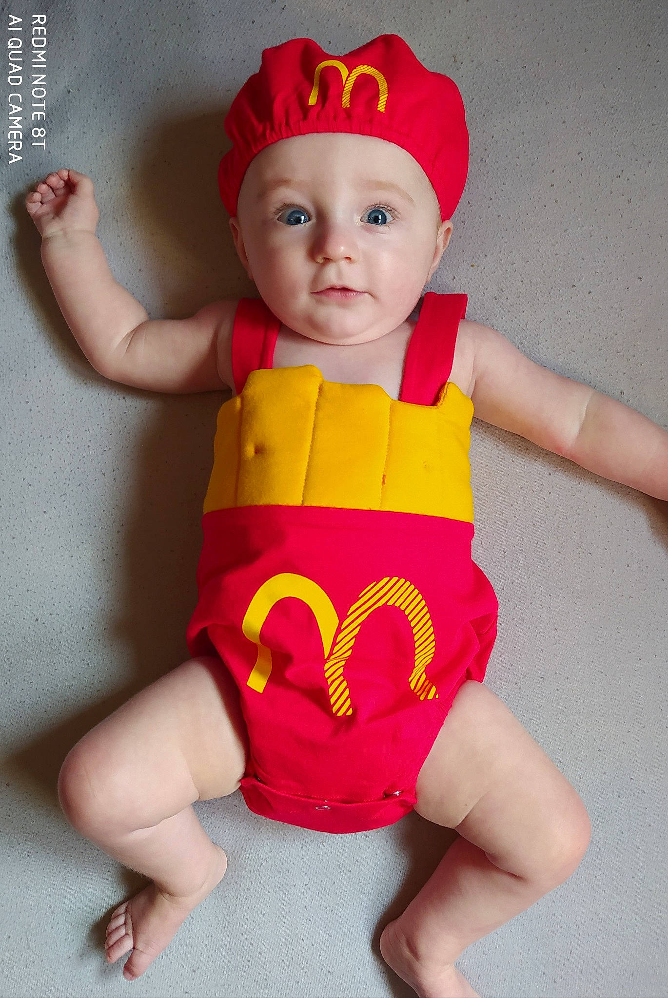 Jodie participe au concours pour gagner de l'argent avec cette photo : baby, baby_bloomers, baby_products, baby_toddler_clothing, child, clothing, costume, costume_accessory, fashion_accessory, hair_accessory, headgear, headwear, person, product, toddler, toy, yellow