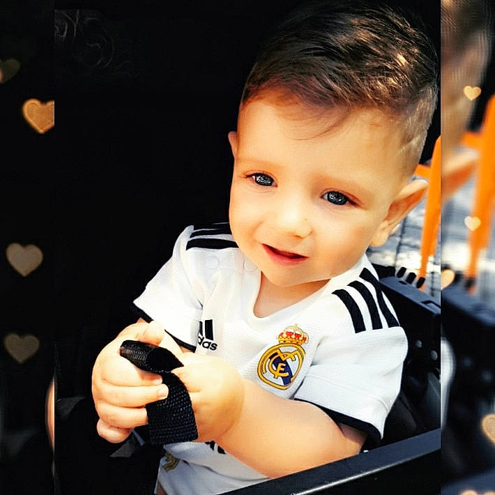 Enzo a rejoint le concours — aidez-le/la à gagner de superbes lots ! arm, baby, baby_carriage, baby_products, beauty, cheek, child, cool, ear, eye, face, finger, head, nose, person, product, skin, smile, snapshot, toddler