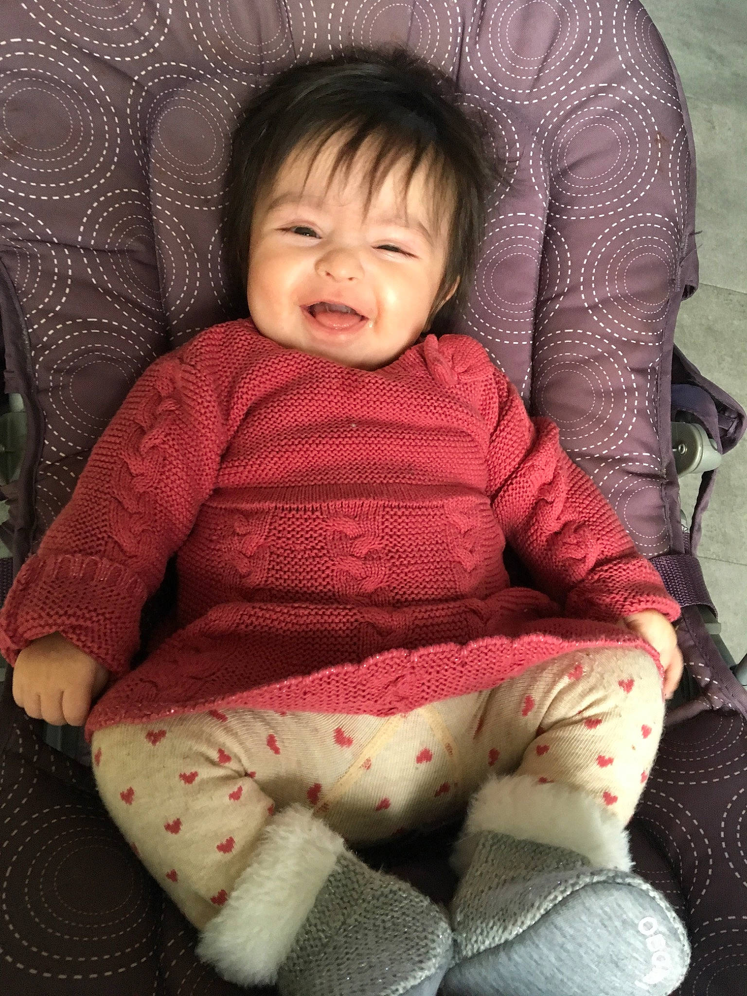 Célia participe au concours pour gagner de l'argent avec cette photo : baby, cheek, child, face, head, knitting, lip, person, pink, sitting, skin, smile, toddler, wool