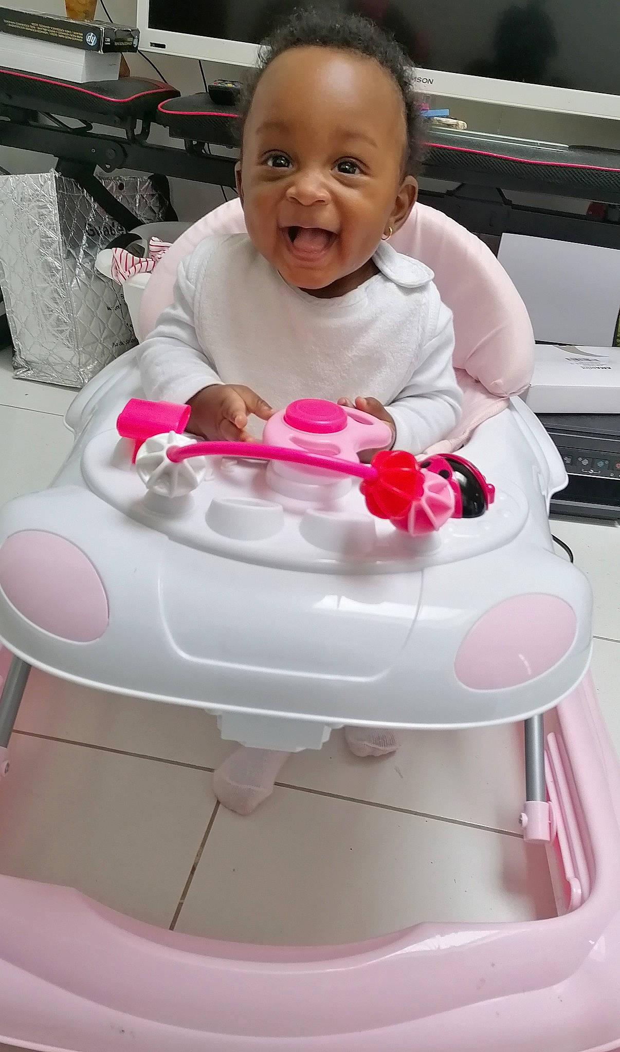 Jahlylia participe au concours pour gagner de l'argent avec cette photo : baby, baby_products, child, person, pink, product, toddler