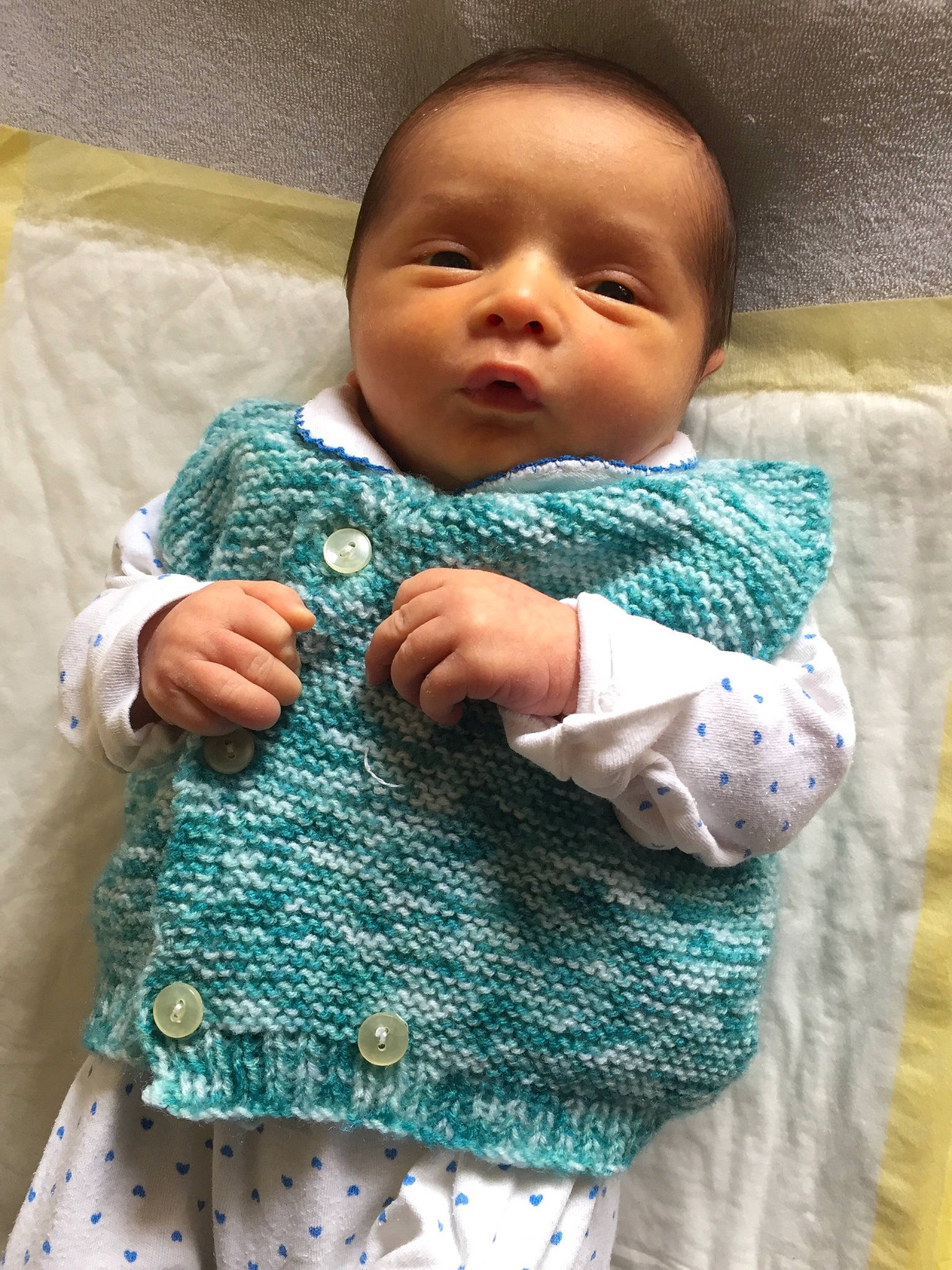 Achille participe au concours pour gagner de l'argent avec cette photo : aqua, arm, baby, baby_products, baby_toddler_clothing, cheek, child, comfort, electric_blue, finger, hand, linens, neck, pattern, person, skin, sleeve, textile, toddler, wool