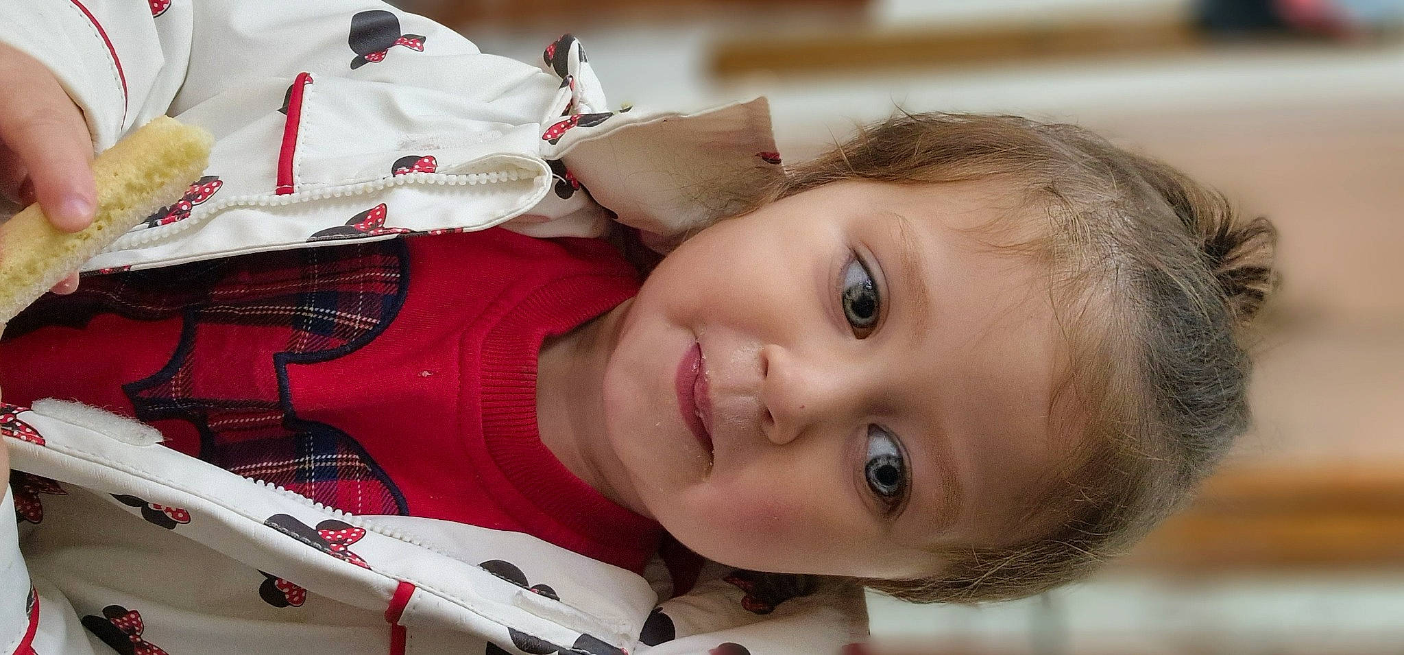 Emma a rejoint le concours — aidez-le/la à gagner de superbes lots ! carmine, cheek, child, chin, dress, eyebrow, eyelash, flash_photography, hairstyle, happy, iris, jaw, lip, mouth, neck, nose, person, plaid, skin, smile