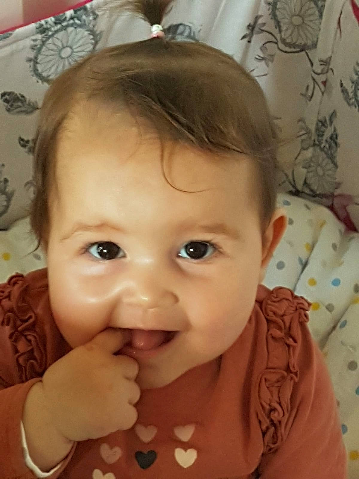 Nëya participe au concours pour gagner de l'argent avec cette photo : baby, cheek, chin, ear, eye, eyebrow, eyelash, face, forehead, gesture, hair, happy, head, iris, lip, mouth, neck, nose, person, skin