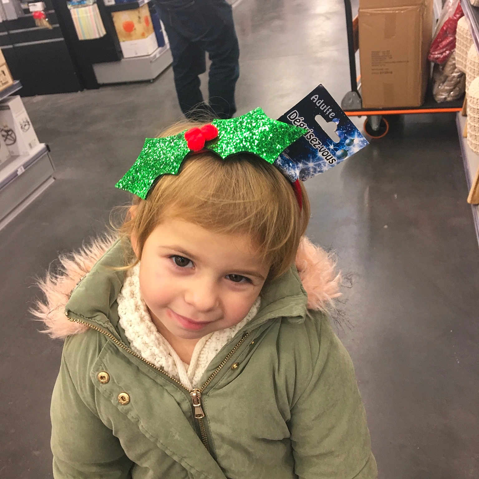 Margo a rejoint le concours — aidez-le/la à gagner de superbes lots ! child, event, fun, girl, headgear, person, product