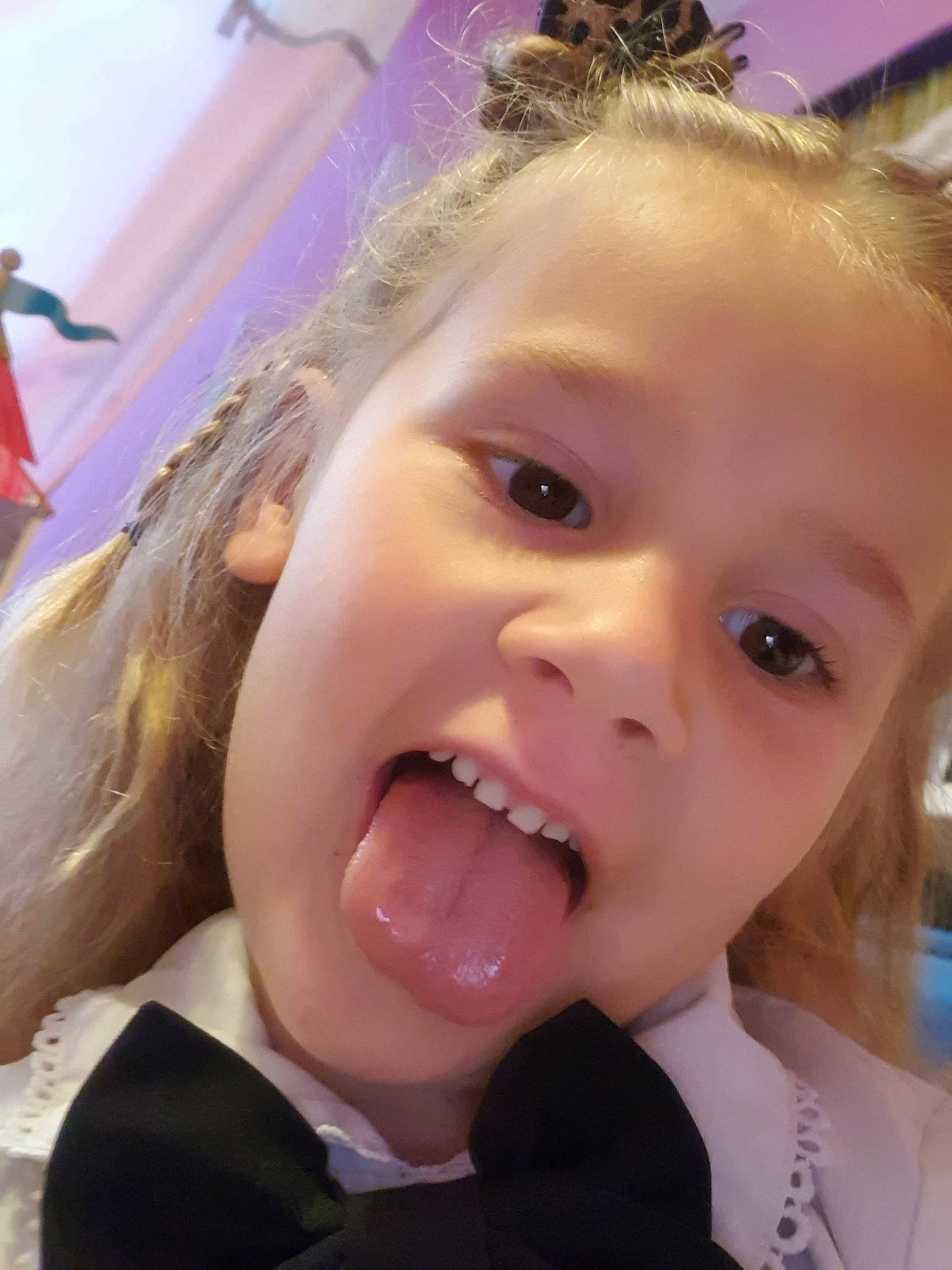 Amelya participe au concours pour gagner de l'argent avec cette photo : blond, brown_hair, cheek, child, close_up, ear, event, eyebrow, eyelash, fun, happy, iris, jaw, lip, mouth, nose, person, skin, toddler, tooth