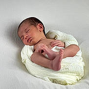 Esmée participe au concours pour gagner de l'argent avec cette photo : baby, blanket, child, closeup, cozy, delicate, hands, head, human, infant, newborn, peaceful, portrait, resting, skin, sleeping, soft_texture, tiny_toes, white_background, wrapped