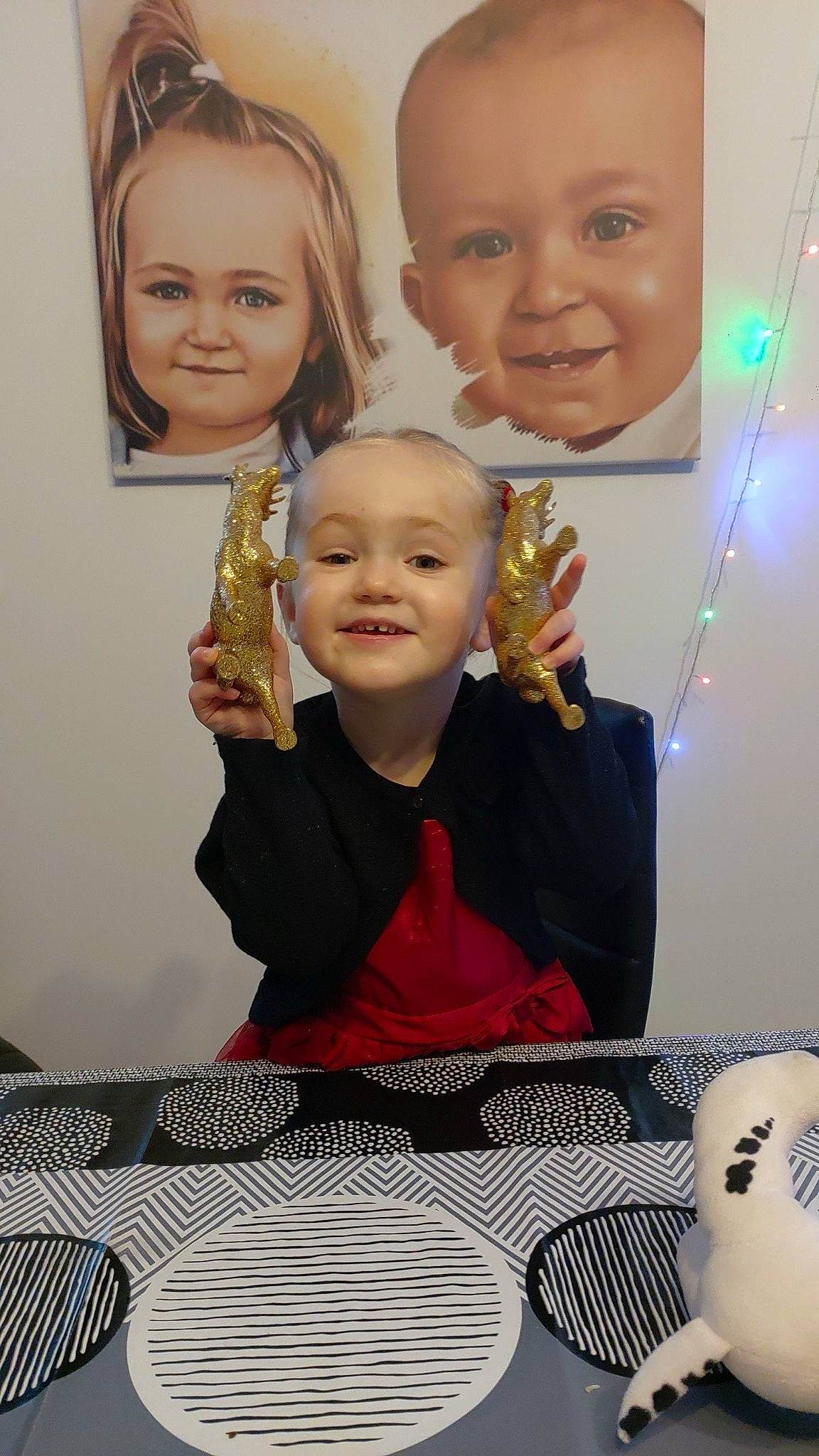 Giulia a rejoint le concours — aidez-le/la à gagner de superbes lots ! art, blond, child, event, eye, face, facial_expression, fun, gesture, hair, hairstyle, happy, head, joy, organ, person, photograph, skin, smile, snapshot