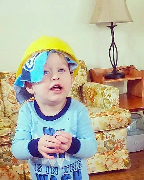 Baez is registered to the contest to win money with this photo: child, hair_accessory, happiness, headgear, party_hat, person, product, toddler, yellow