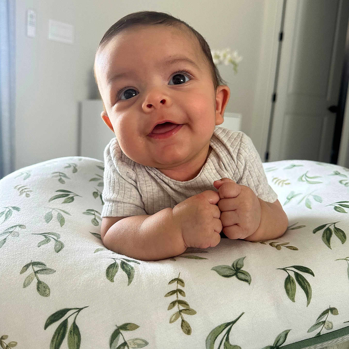 Lucas is registered to the contest to win money with this photo: baby, babylaughing, bed, bedroom, bodypart, cushion, face, finger, furniture, hand, happy, head, homedecor, indoors, person, photography, pillow, portrait, room, smile