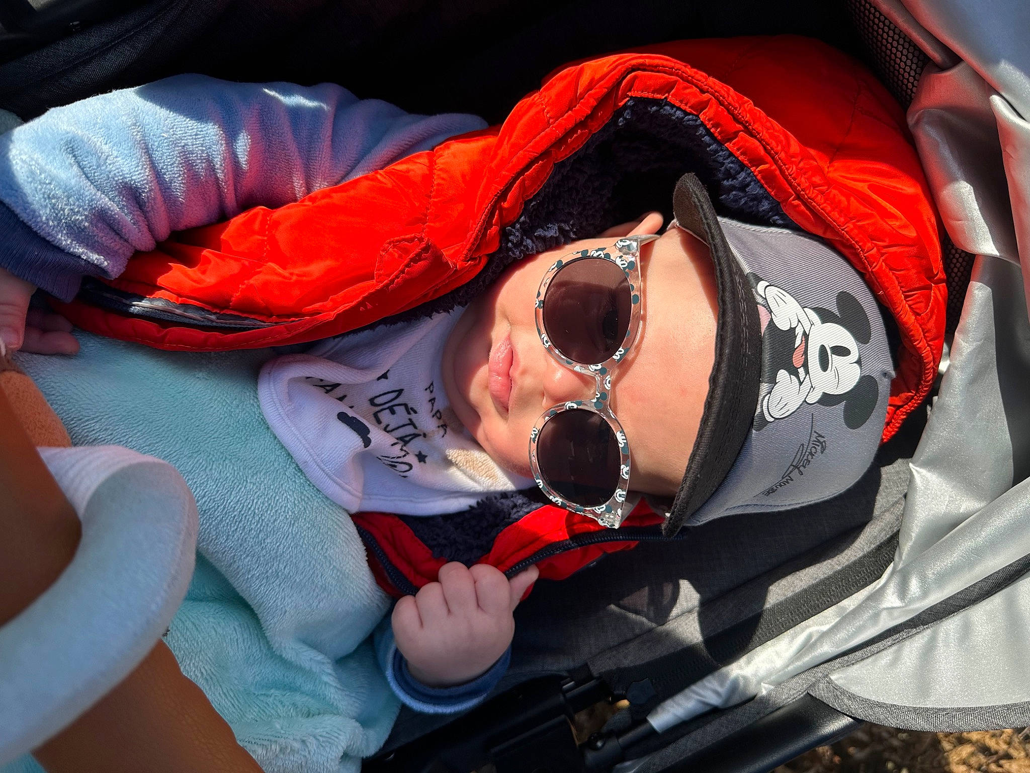 Hayden participe au concours pour gagner de l'argent avec cette photo : baby, backpack, carmine, child, comfort, eyewear, fun, goggles, hat, headwear, leisure, pattern, person, personal_protective_equipment, recreation, sunglasses, thigh, toddler
