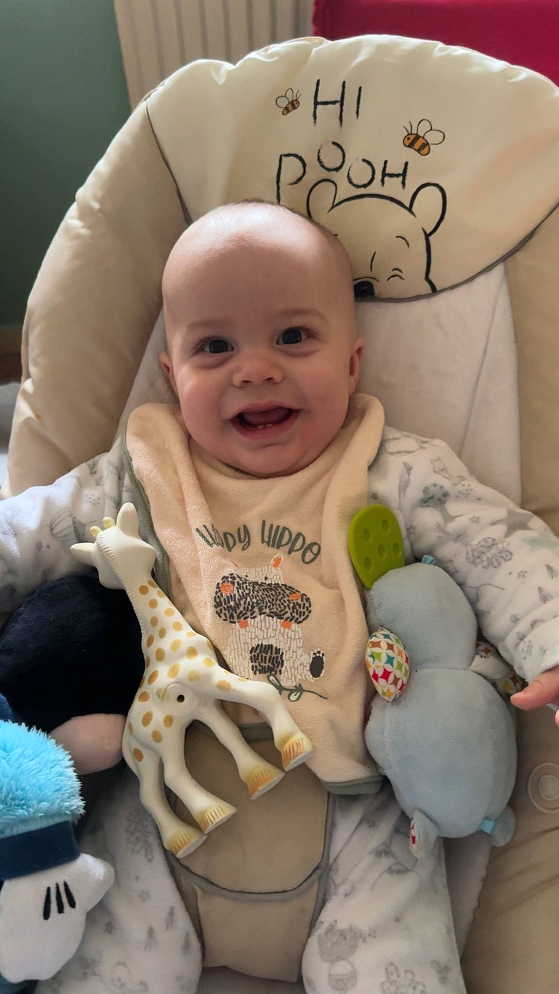 Hayden a rejoint le concours — aidez-le/la à gagner de superbes lots ! baby, baby_safety, baby_toddler_clothing, beauty, cheek, child, comfort, cool, eye, finger, happy, head, iris, joy, mouth, organ, person, skin, smile, textile