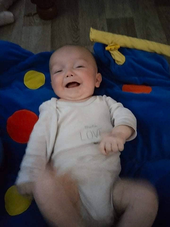 Hynaël a rejoint le concours — aidez-le/la à gagner de superbes lots ! arm, baby, baby_toddler_clothing, cheek, comfort, eye, face, facial_expression, fun, hairstyle, happy, head, iris, mouth, nose, person, skin, sleeve, smile, textile