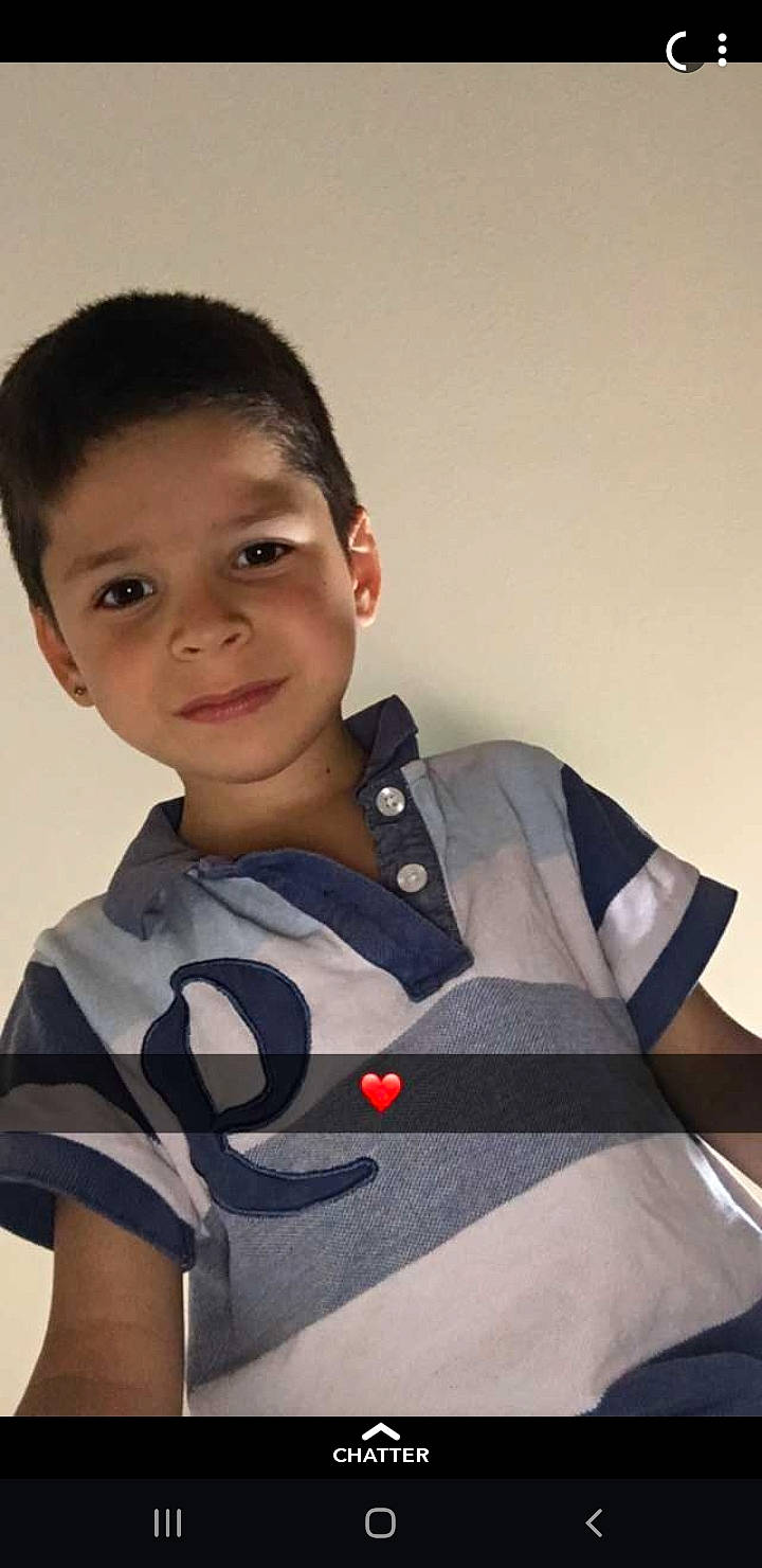 Randall participe au concours pour gagner de l'argent avec cette photo : arm, child, neck, person, smile