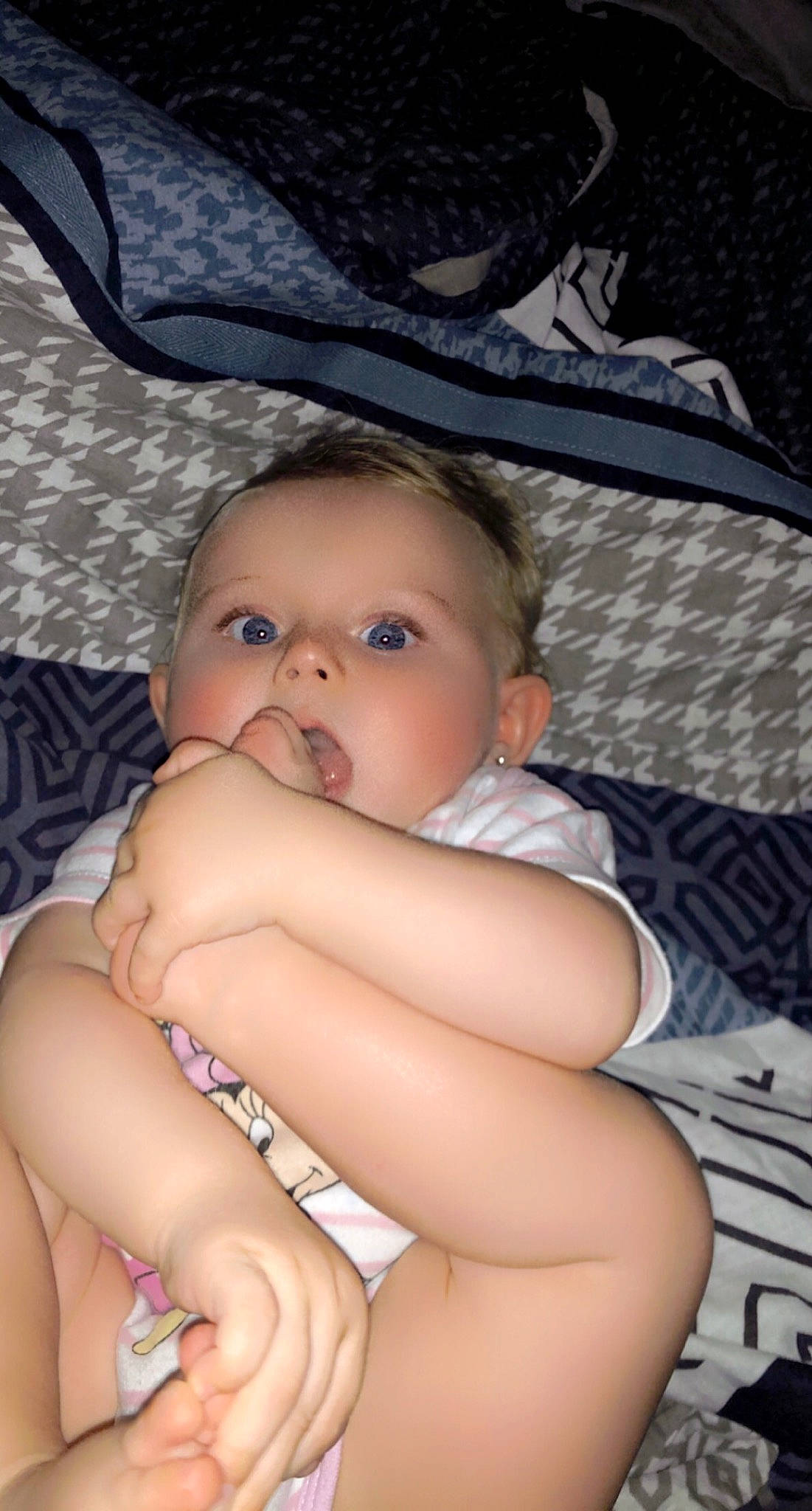 Miléna a rejoint le concours — aidez-le/la à gagner de superbes lots ! baby, black, cheek, comfort, cool, eye, eyebrow, eyelash, facial_expression, finger, gesture, hairstyle, human, iris, lip, mammal, mouth, organ, person, skin