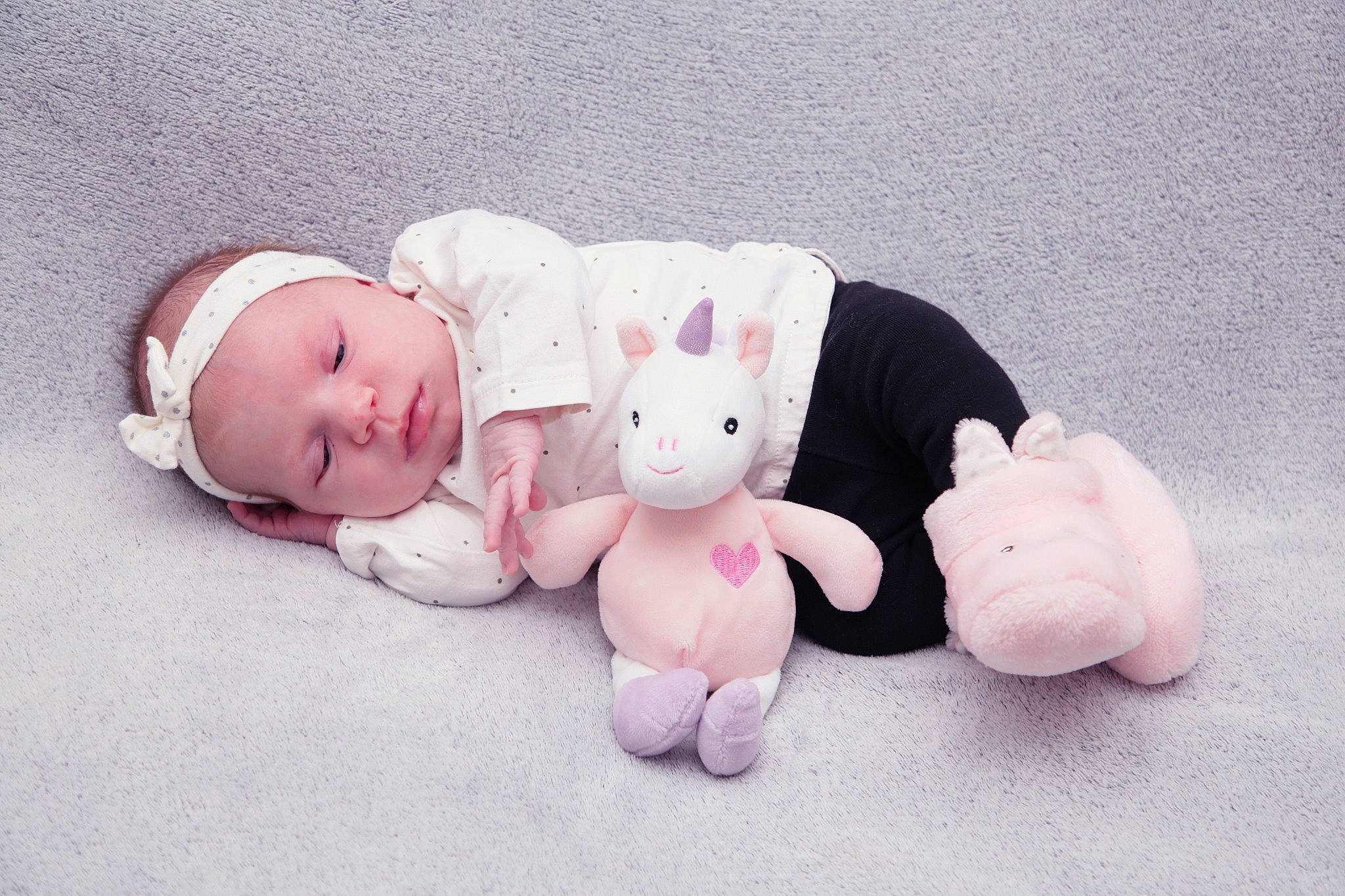 Cathy a rejoint le concours — aidez-le/la à gagner de superbes lots ! baby, baby_products, baby_toddler_clothing, baby_toys, cheek, hair_accessory, headband, headpiece, headwear, person, pink, plush, product, stuffed_toy, teddy_bear, toy