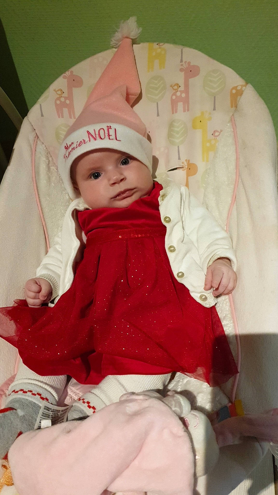 Cathy a rejoint le concours — aidez-le/la à gagner de superbes lots ! baby, baby_products, baby_toddler_clothing, bonnet, cheek, child, comfort, costume, costume_accessory, costume_hat, headwear, hood, human_body, linens, mouth, nose, person, toddler