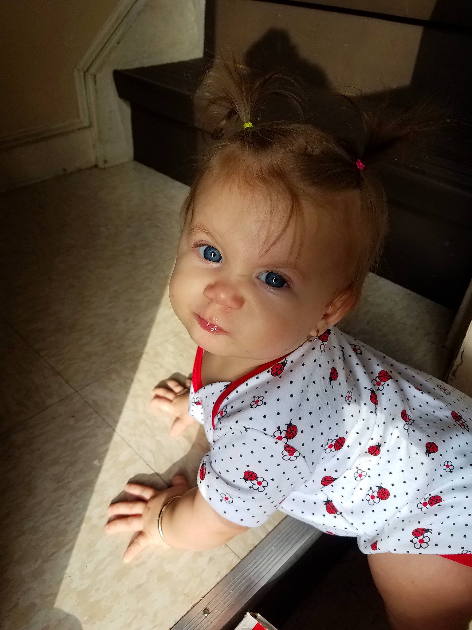 Lucianna is registered to the contest to win money with this photo: baby, beauty, cheek, child, chin, ear, eye, face, forehead, hair, hairstyle, head, iris, lip, nose, person, shoulder, skin, smile, standing