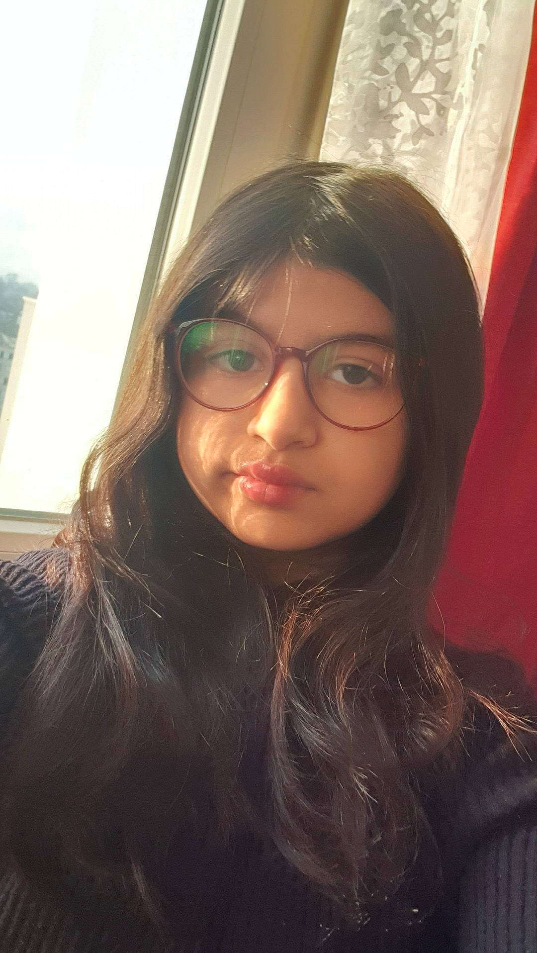 Carla a rejoint le concours — aidez-le/la à gagner de superbes lots ! black_hair, cheek, chin, cool, eyebrow, eyelash, eyewear, flash_photography, forehead, fun, glasses, jaw, layered_hair, lip, mouth, nose, person, skin, tints_and_shades, vision_care