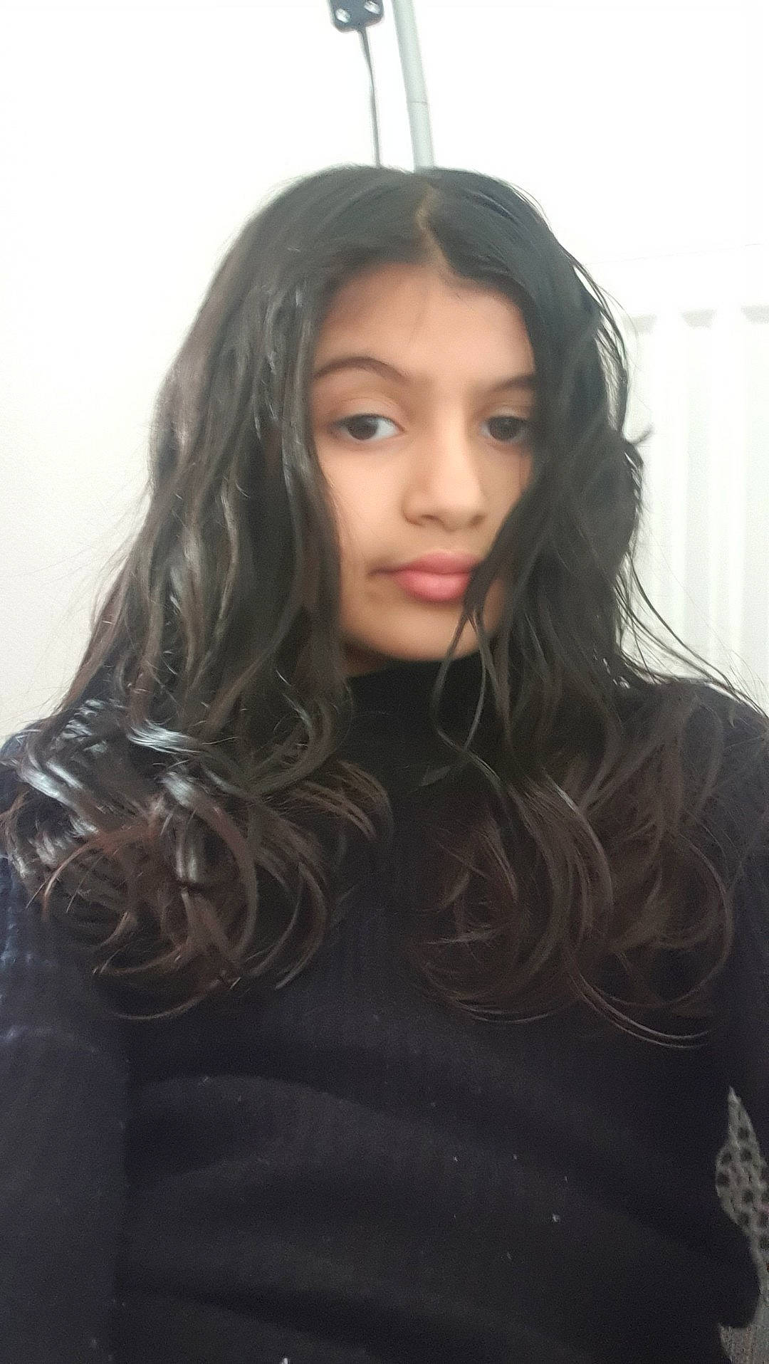 Carla participe au concours pour gagner de l'argent avec cette photo : black_hair, blond, brown_hair, eyebrow, eyelash, fashion_accessory, fashion_design, fashion_model, flash_photography, fur, hair_coloring, jewellery, layered_hair, lip, long_hair, makeover, neck, person, portrait_photography, sleeve