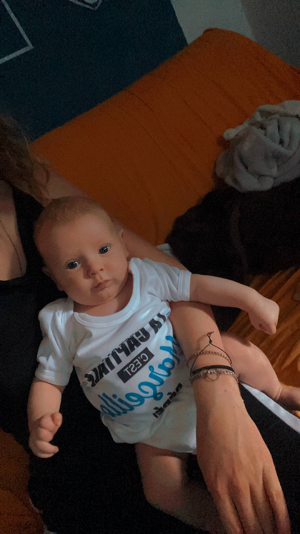 Tyago a rejoint le concours — aidez-le/la à gagner de superbes lots ! abdomen, arm, baby, baby_toddler_clothing, cheek, comfort, elbow, finger, joint, knee, lap, leg, mouth, muscle, neck, person, skin, thigh, thumb, toddler