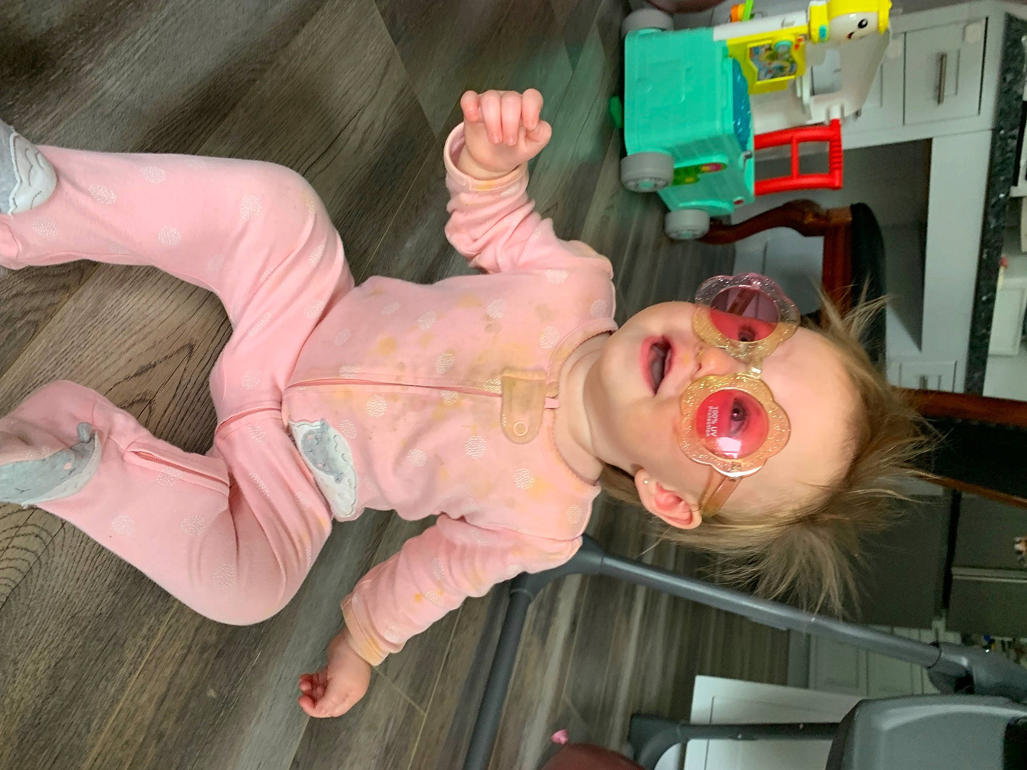 Thena is registered to the contest to win money with this photo: child, costume, eyelash, eyewear, flesh, fun, gesture, happy, machine, mouth, person, room, smile, throat, thumb, toddler, wrist