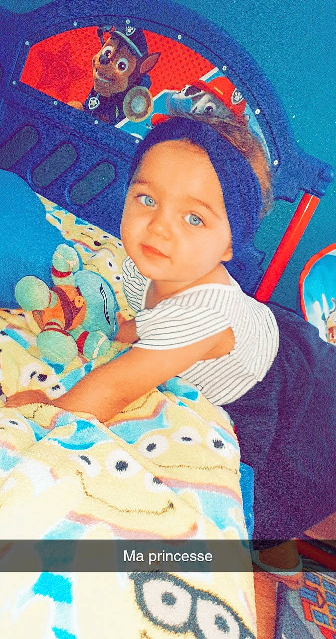 Nelya participe au concours pour gagner de l'argent avec cette photo : art, child, fictional_character, headwear, illustration, person, smile, space, toddler