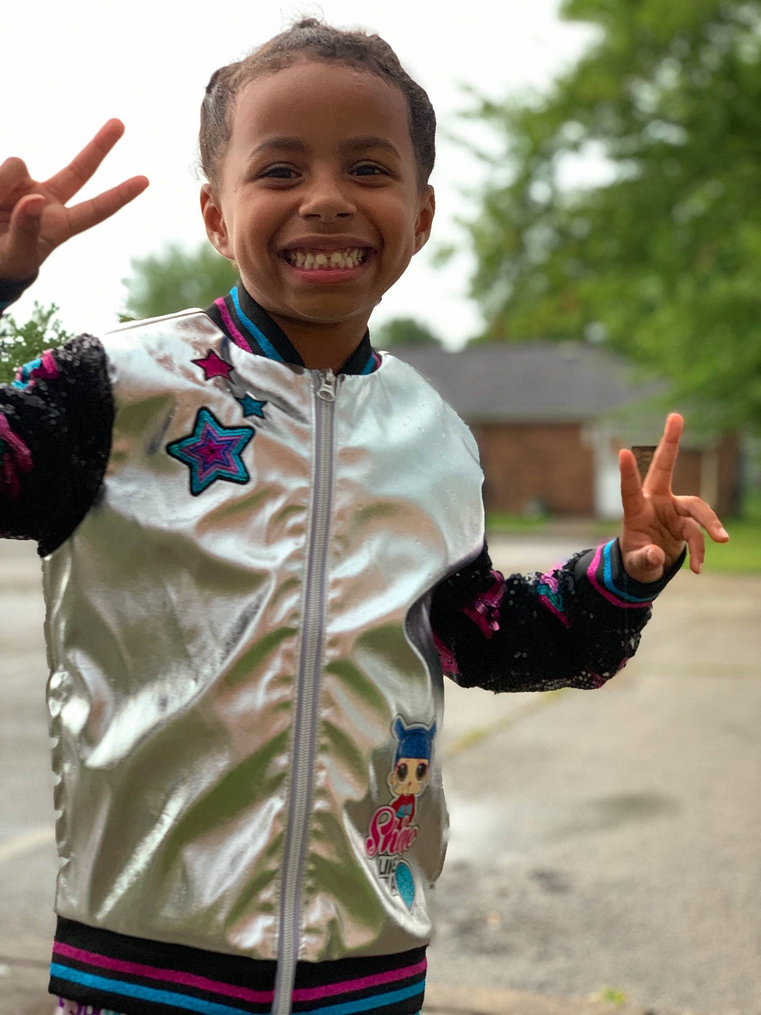 Lamiya is registered to the contest to win money with this photo: child, fun, gesture, hand, happy, joy, person, smile, toddler, tradition