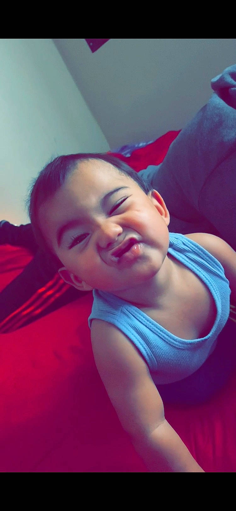 Alejandro is registered to the contest to win money with this photo: active_tank, cool, eyelash, facial_expression, finger, flash_photography, gesture, happy, human, jaw, joint, lip, magenta, mouth, neck, person, pink, purple, shoulder, skin