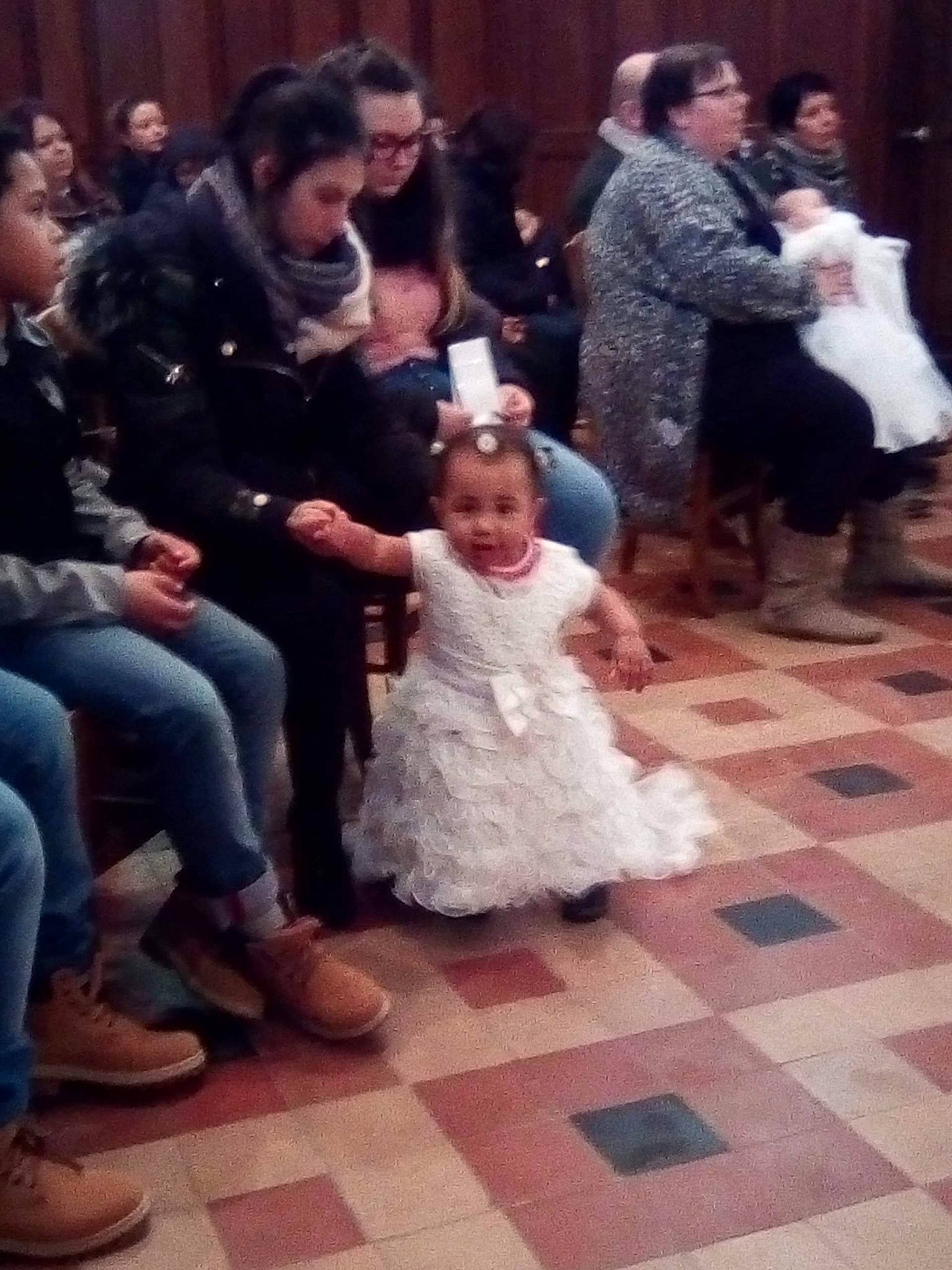 Schahinnas a rejoint le concours — aidez-le/la à gagner de superbes lots ! bridal_clothing, bride, ceremony, child, daughter, dress, event, fun, girl, gown, interaction, marriage, person, photograph, ritual, smile, tradition, veil, wedding, wedding_dress