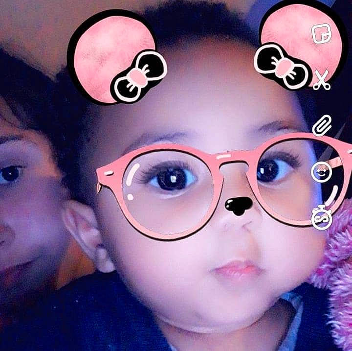 Schahinnas participe au concours pour gagner de l'argent avec cette photo : cheek, child, chin, cool, eye, eyebrow, eyewear, face, forehead, girl, glasses, head, lip, mouth, nose, organ, person, purple, selfie, smile