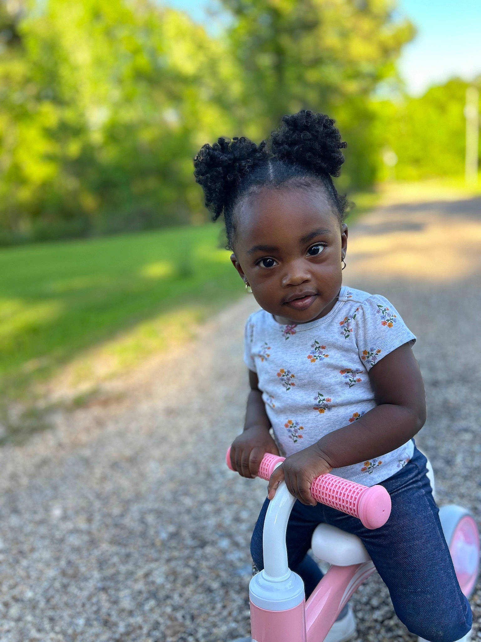 Milani is registered to the contest to win money with this photo: arm, baby_toddler_clothing, eye, face, flash_photography, fun, grass, hair, happy, leaf, leisure, people_in_nature, person, plant, skin, smile, sock, summer, sunlight, toddler