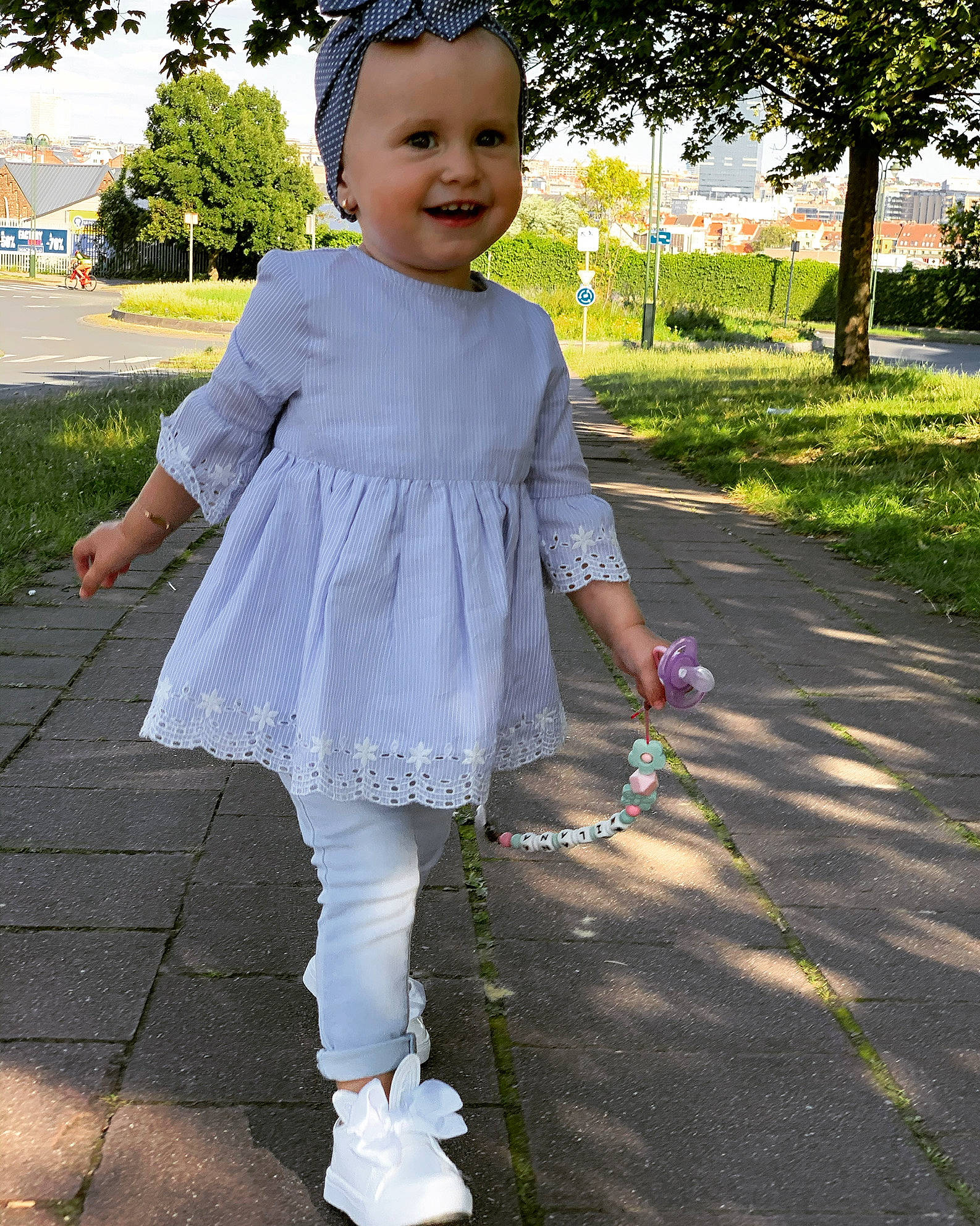 Milana participe au concours pour gagner de l'argent avec cette photo : asphalt, baby_toddler_clothing, day_dress, electric_blue, fun, grass, hairstyle, happy, hat, headwear, joy, knee, people_in_nature, person, photograph, pink, plant, sleeve, smile, street_fashion