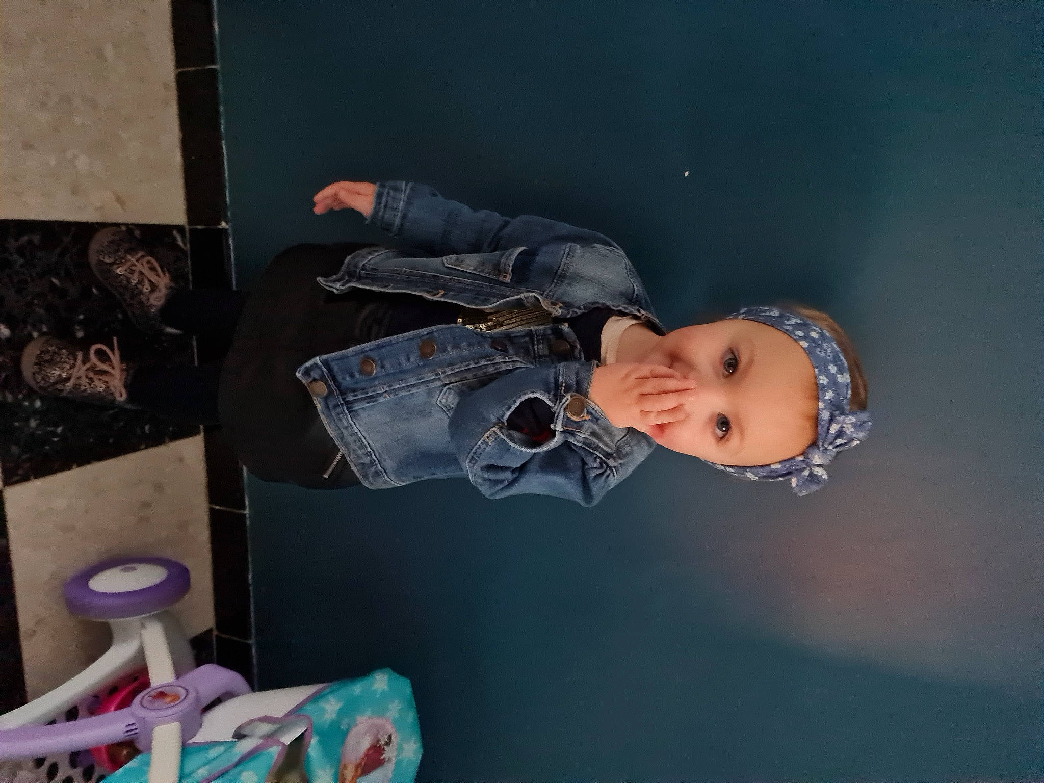 Hazell a rejoint le concours — aidez-le/la à gagner de superbes lots ! baby, child, elbow, fun, hat, headwear, person, personal_protective_equipment, plastic, room, toddler, wrist