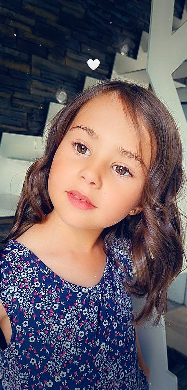 Lylou a rejoint le concours — aidez-le/la à gagner de superbes lots ! black_hair, cheek, chin, clothing, cool, eyebrow, eyelash, facial_expression, fashion, flash_photography, happy, iris, jaw, lip, nose, organ, person, shoulder, skin, sleeve