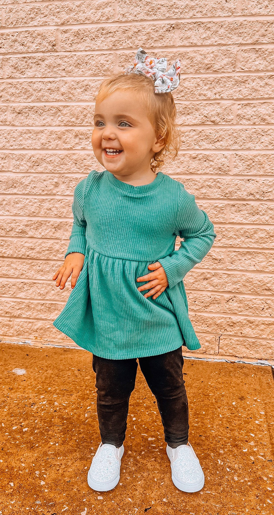 Wyllow is registered to the contest to win money with this photo: baby_toddler_clothing, child, denim, electric_blue, face, facial_expression, gesture, hair, hairstyle, happy, head, human_leg, joy, neck, pattern, person, shoulder, sleeve, smile, t_shirt