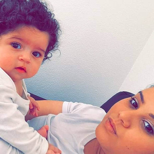 Lina a rejoint le concours — aidez-le/la à gagner de superbes lots ! black_hair, cheek, chin, comfort, ear, eyebrow, eyelash, fun, gesture, happy, headwear, iris, joint, lip, mouth, neck, nose, organ, person, shoulder