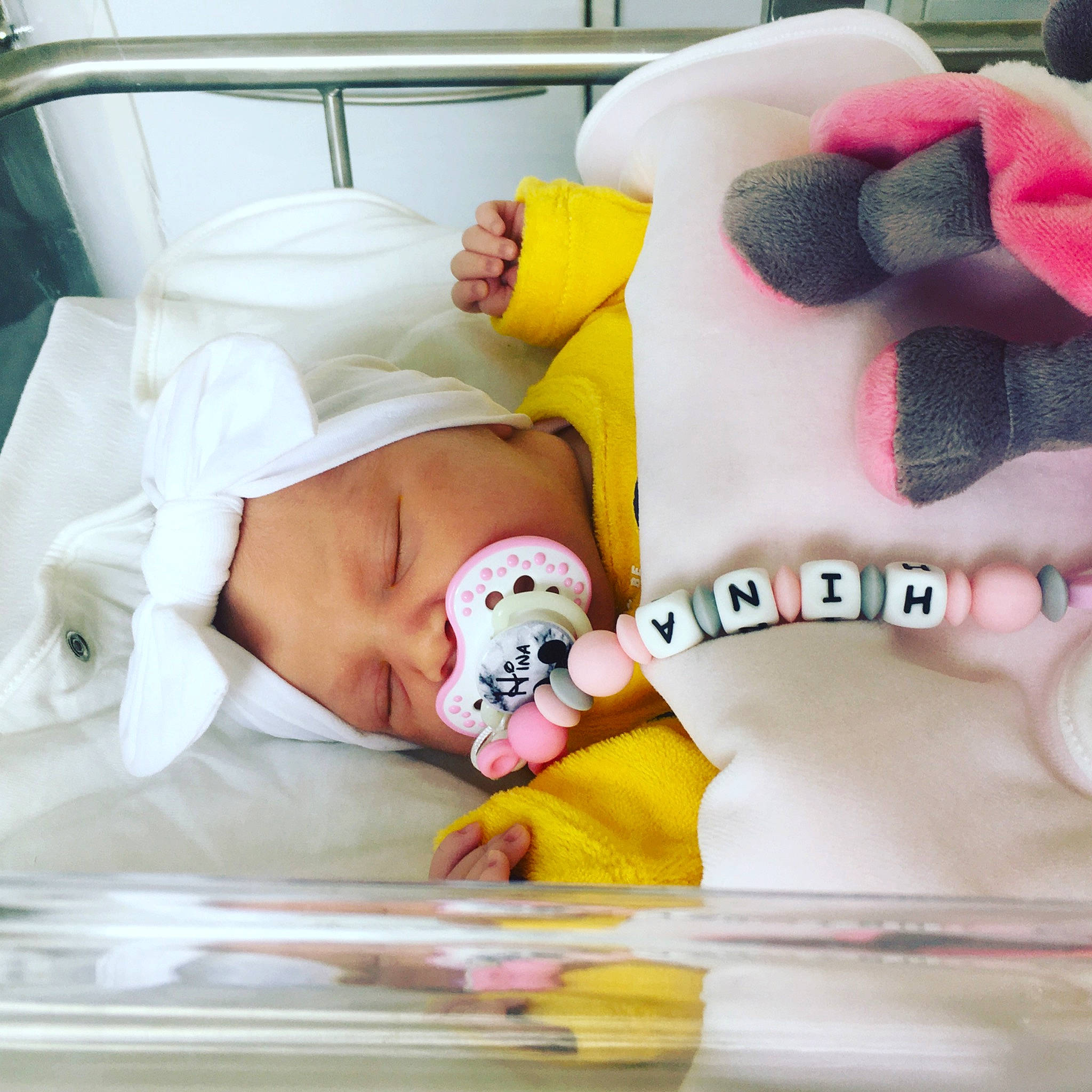 Hina participe au concours pour gagner de l'argent avec cette photo : baby, beauty, birth, cheek, child, ear, eyelash, head, mouth, nap, nose, person, product, room, skin, sleep, smile, textile, yellow