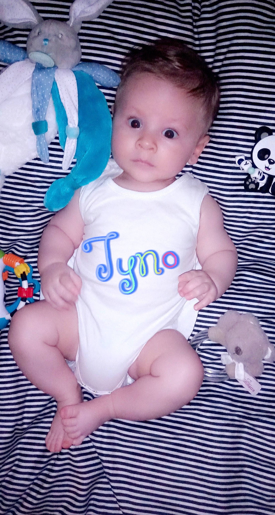 Tyno participe au concours pour gagner de l'argent avec cette photo : baby, baby_products, baby_toddler_clothing, cheek, child, person, product, smile, toddler