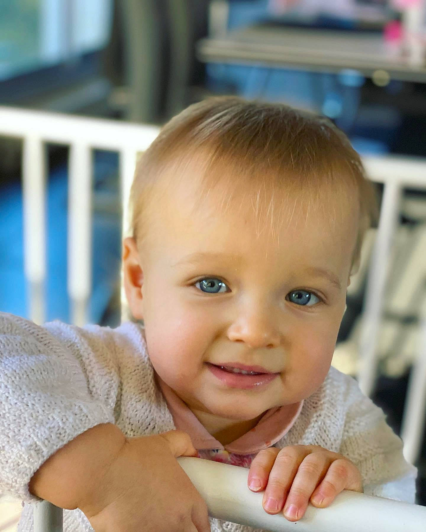 Aurore participe au concours pour gagner de l'argent avec cette photo : baby, baby_toddler_clothing, cheek, chin, ear, eye, eyebrow, eyelash, face, finger, fun, gesture, happy, iris, joy, lip, nose, person, skin, smile