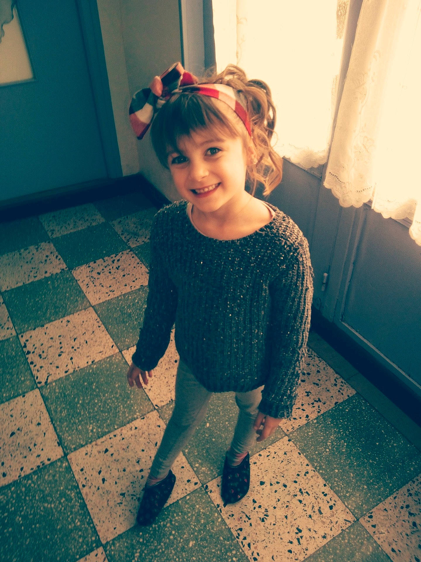 Maellie participe au concours pour gagner de l'argent avec cette photo : beauty, blue, child, clothing, day, dress, emotion, eye, facial_expression, girl, hair, hairstyle, human_hair_color, joy, person, photograph, shoulder, skin, smile, snapshot