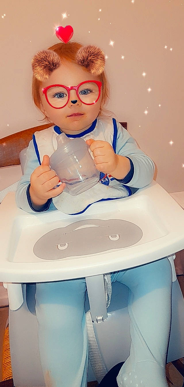 Amaël a rejoint le concours — aidez-le/la à gagner de superbes lots ! arm, azure, baby, baby_products, baby_toddler_clothing, bathing, beauty, child, comfort, eyelash, finger, goggles, hand, health_care, household_supply, mouth, person, room, service, toddler