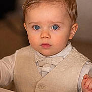 Alessio a rejoint le concours — aidez-le/la à gagner de superbes lots ! toddler, child, portrait, face, blue_eyes, vest, bow_tie, formal_clothing, hair, cute, indoor, table, hand, expression, person, skin, young, fashion, closeup, baby