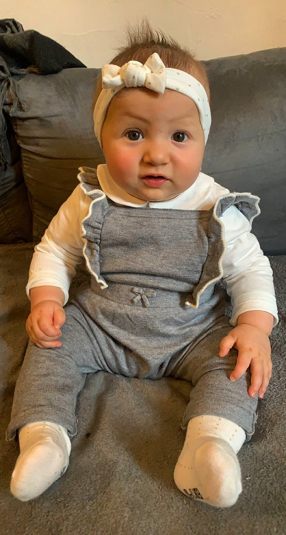 Ophelia participe au concours pour gagner de l'argent avec cette photo : baby, baby_toddler_clothing, cap, cheek, child, chin, eye, fashion_accessory, finger, hairstyle, head, headwear, human_body, iris, lip, neck, people, person, sitting, skin