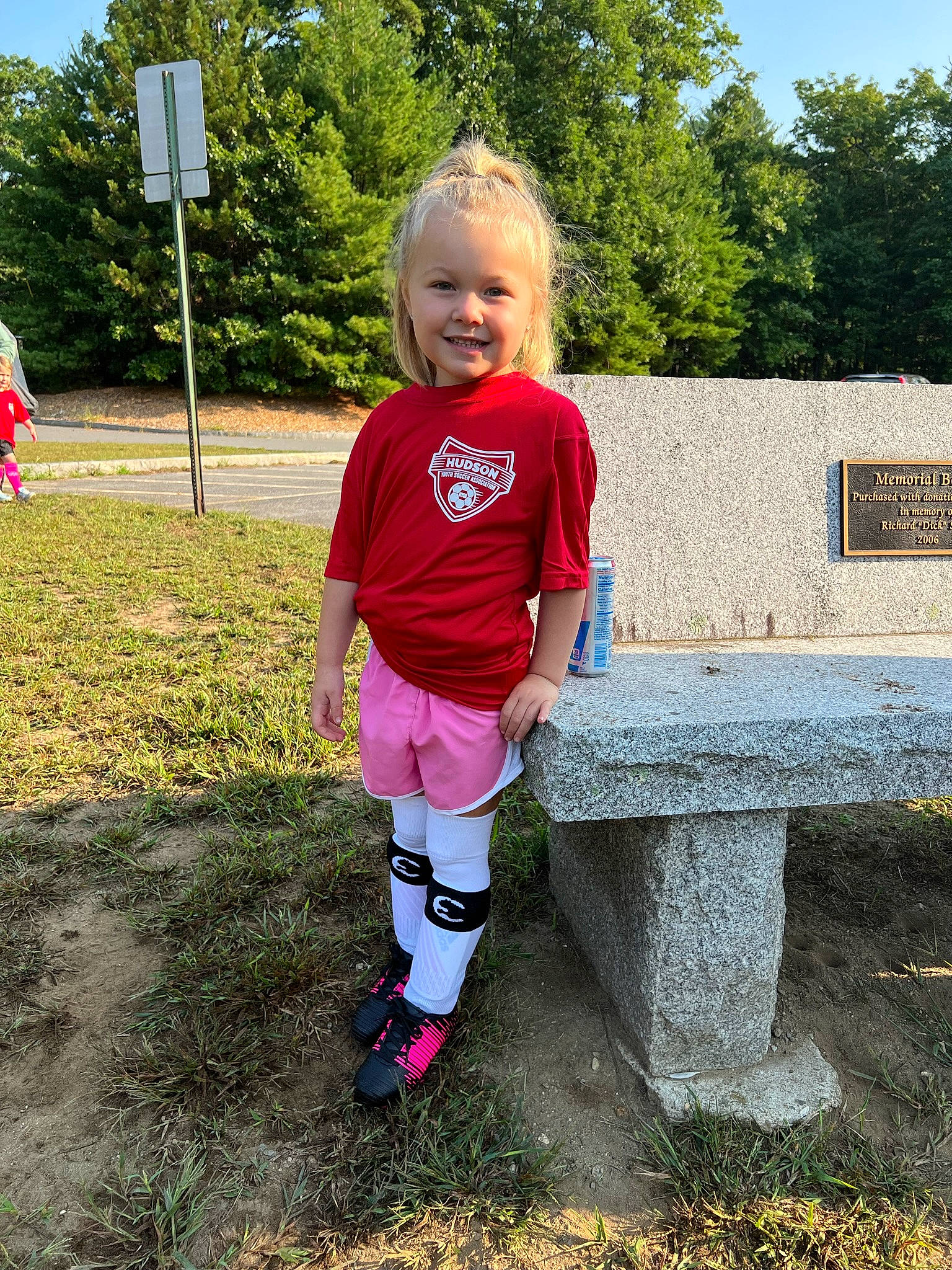 Remi is registered to the contest to win money with this photo: child, electric_blue, fun, grass, happy, human_leg, joy, leisure, magenta, nature, people_in_nature, person, pink, plant, public_space, recreation, sky, sleeve, smile, t_shirt