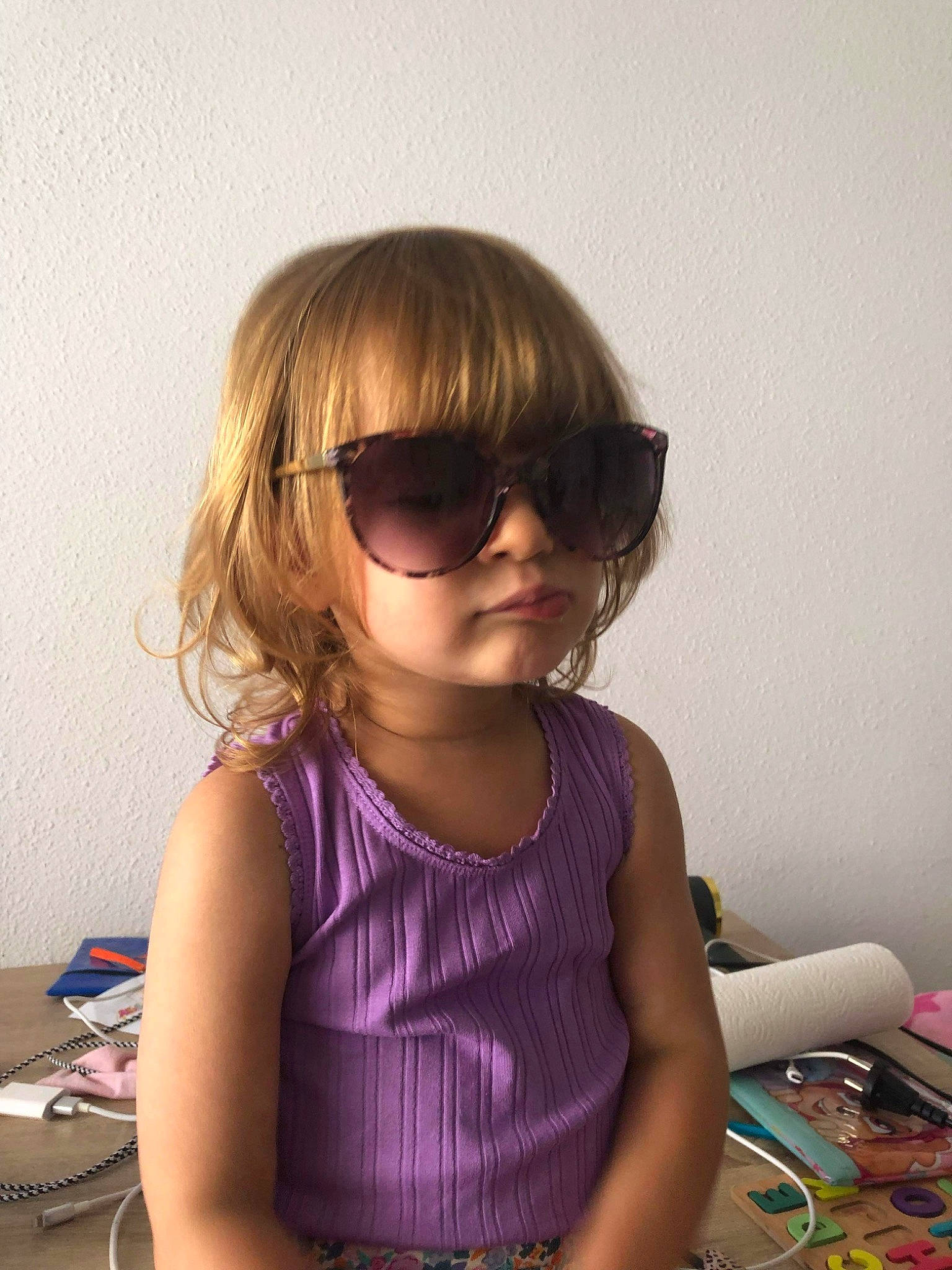 Haureva participe au concours pour gagner de l'argent avec cette photo : baby_toddler_clothing, bangs, blond, child, eyewear, fashion_accessory, fun, glasses, goggles, happy, magenta, person, personal_protective_equipment, play, purple, sitting, summer, sunglasses, toddler, violet