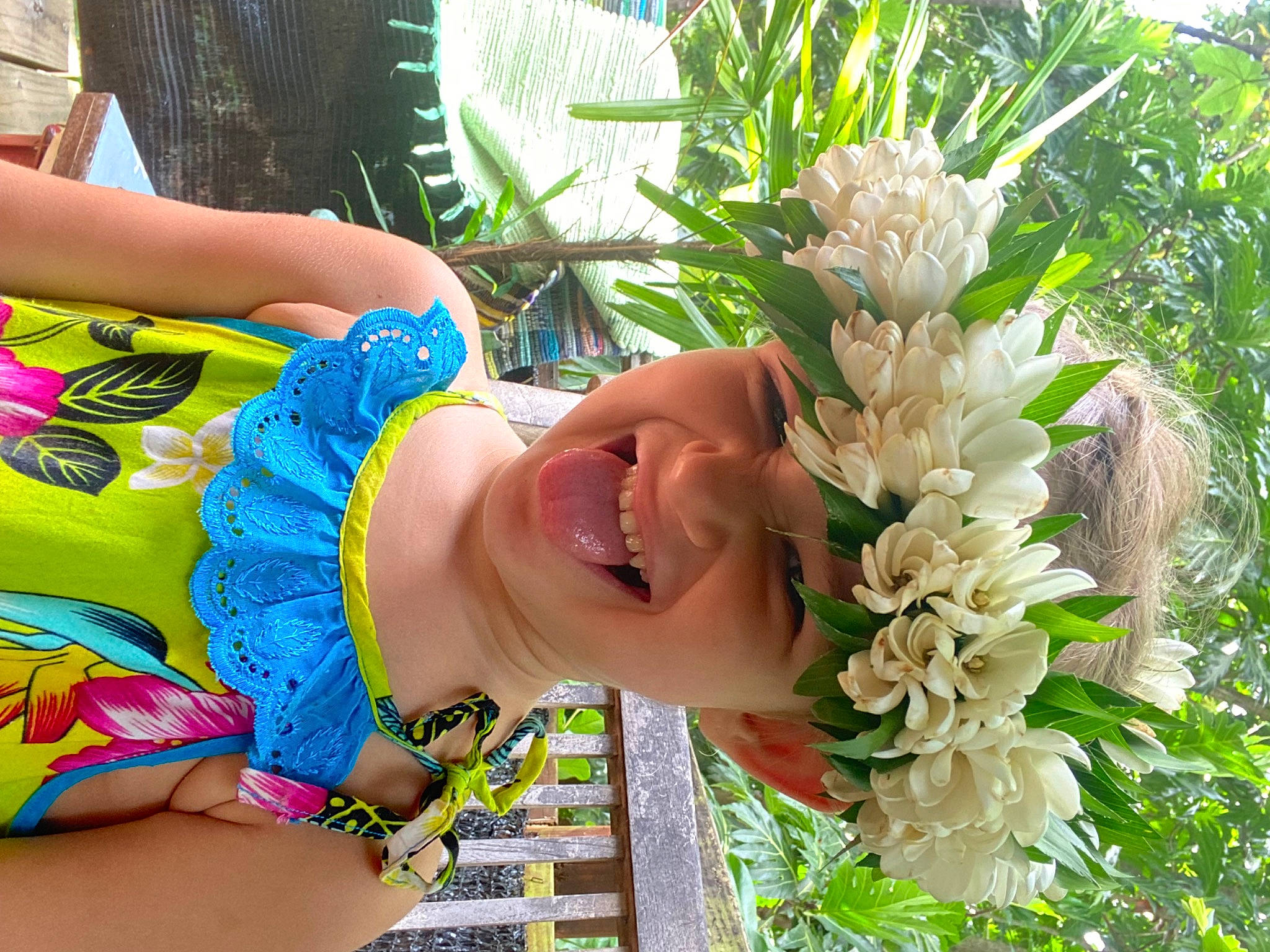 Haureva a rejoint le concours — aidez-le/la à gagner de superbes lots ! botany, cut_flowers, event, eyewear, floral_design, floristry, flower, flower_arranging, flowering_plant, grass, happy, headwear, jewellery, joy, lei, leisure, people_in_nature, person, petal, plant