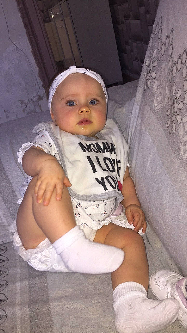 Ylie participe au concours pour gagner de l'argent avec cette photo : baby, baby_products, baby_toddler_clothing, child, leg, person, product, thigh, toddler